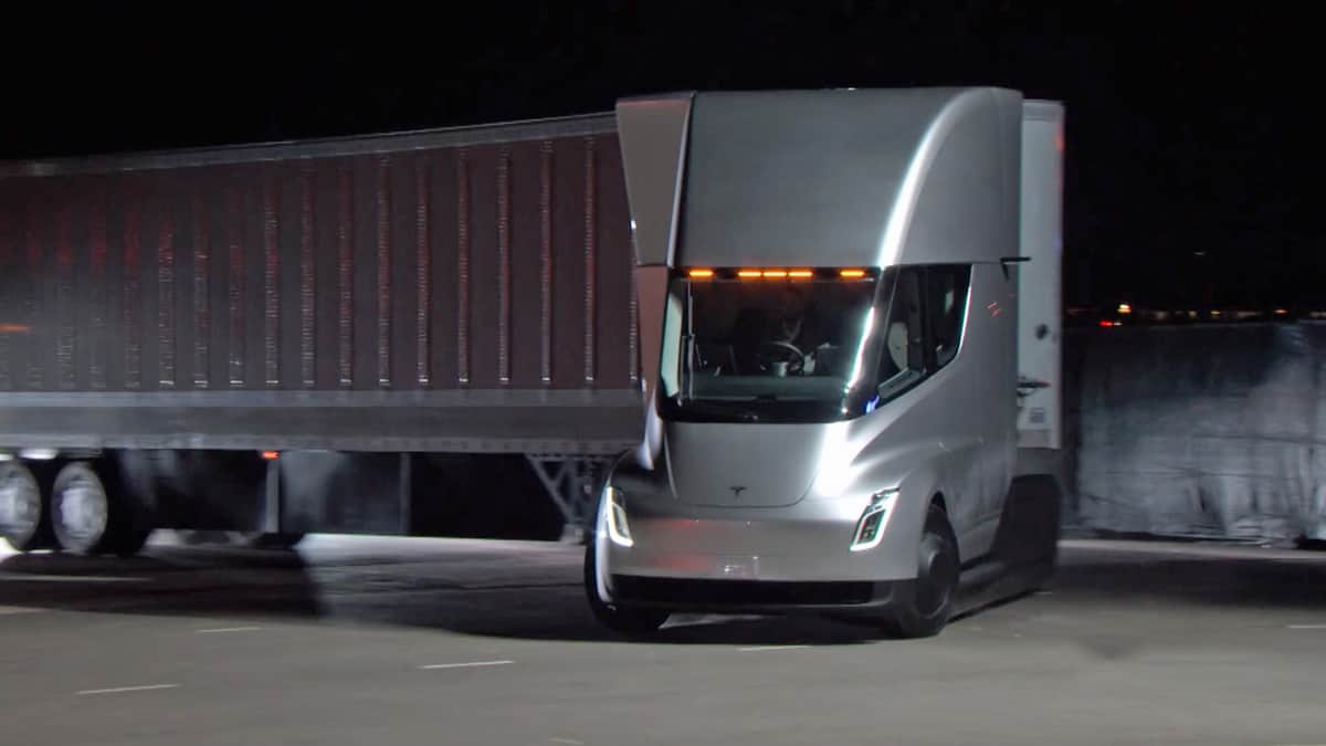 15_Tesla_Semi_Electric_1.jpg