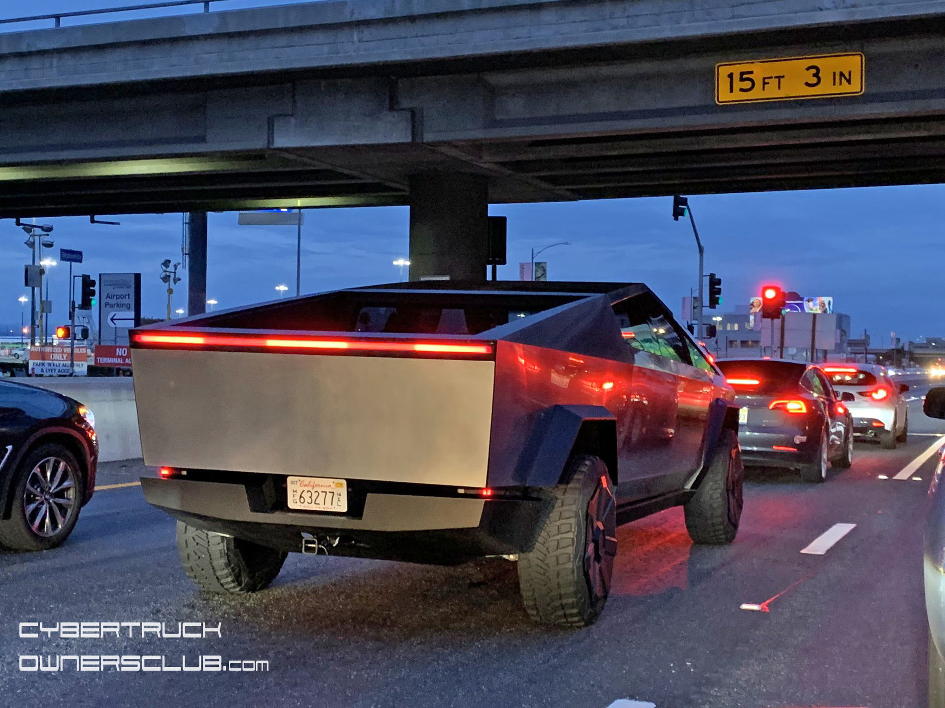 Cybertruck Driving Testing LAX.jpg