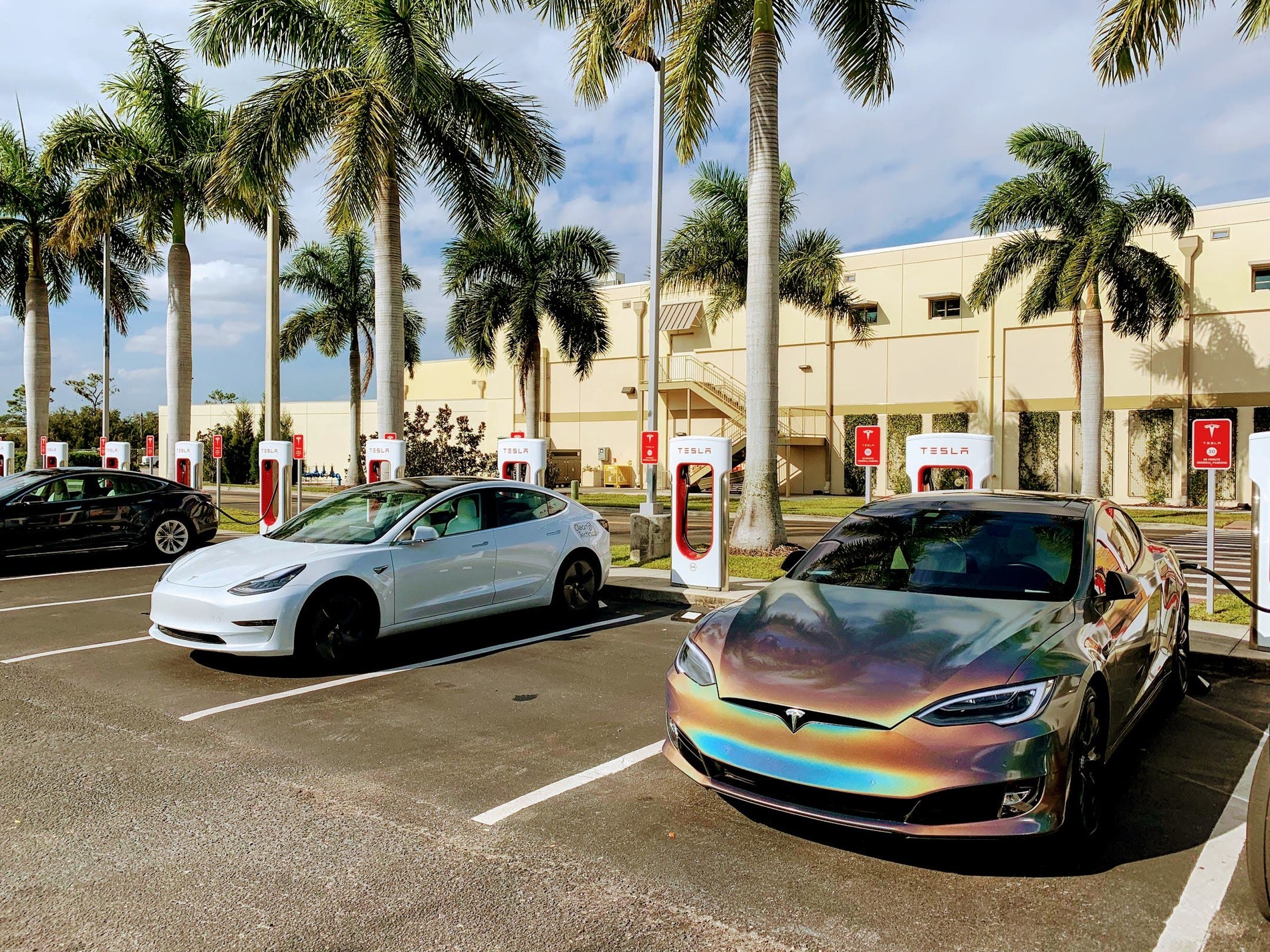 -Model-S-Psychadelic-Supercharging-1-CleanTechnica.jpg