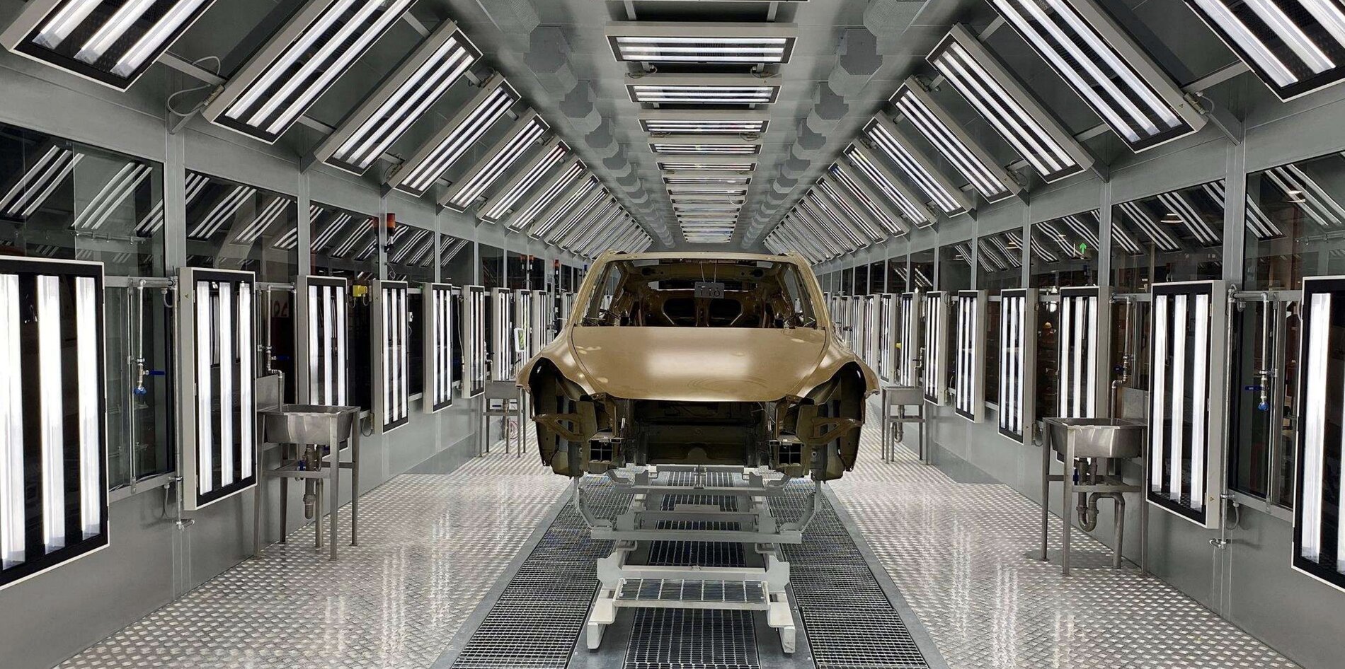 Tesla-Gigafactory-Model-Y-4-1.jpg